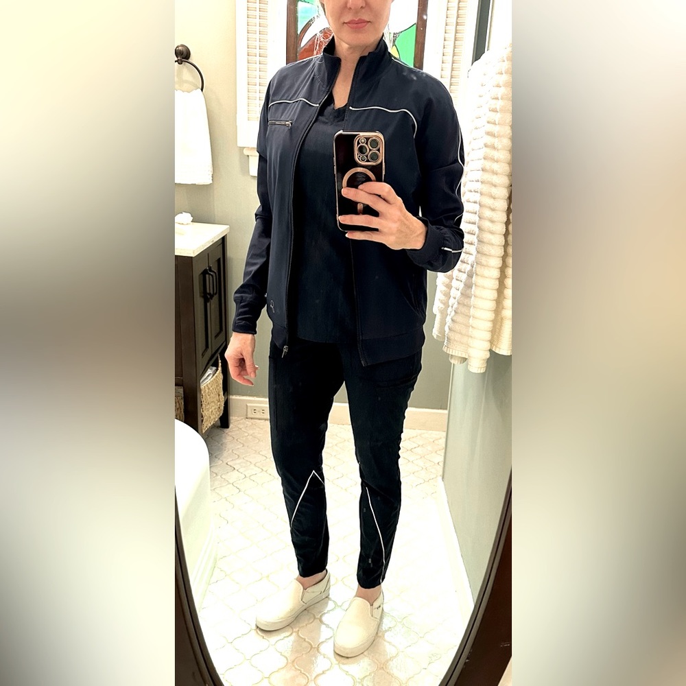 Jaanuu Ultralite tech fabric scrub jacket in navy blue size XS NWOT